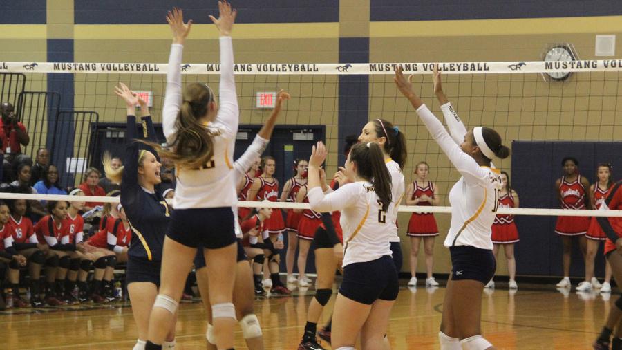 Volleyball Team Advances to Region Finals